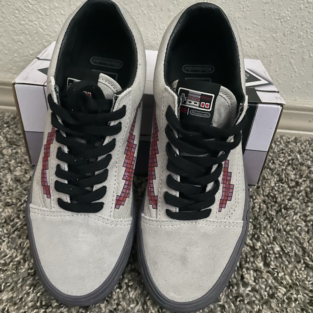 Nintendo Vans - Picture 3 of 4